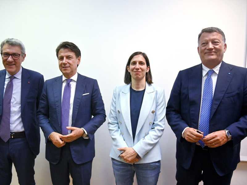 Schlein battezza il suo Pd di piazza. Landini preferisce Conte