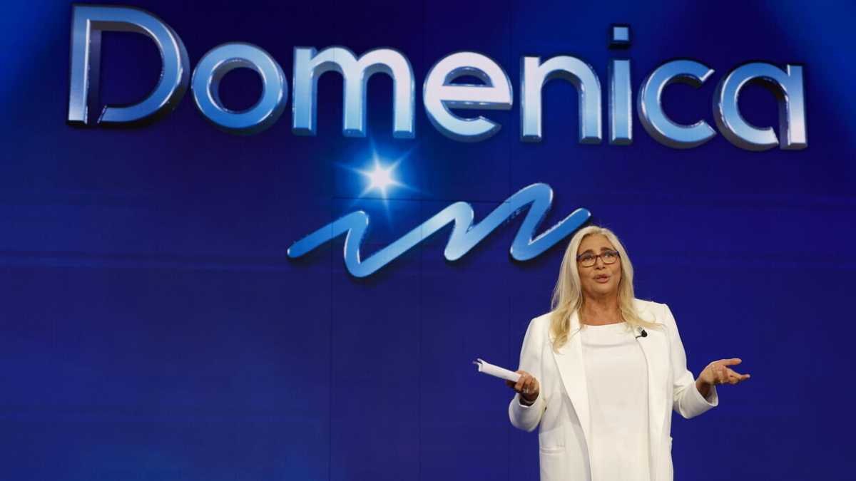 Immagine di Rai replica. Mara Venier ha la febbre e la tv di stato manda in onda lo stracotto di Domenica In