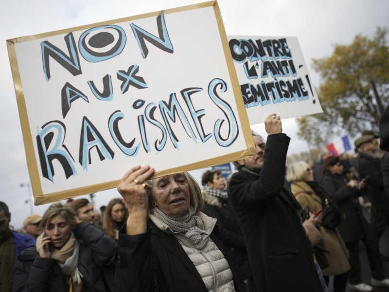 Marcia contro l'antisemitismo a Parigi (LaPresse)