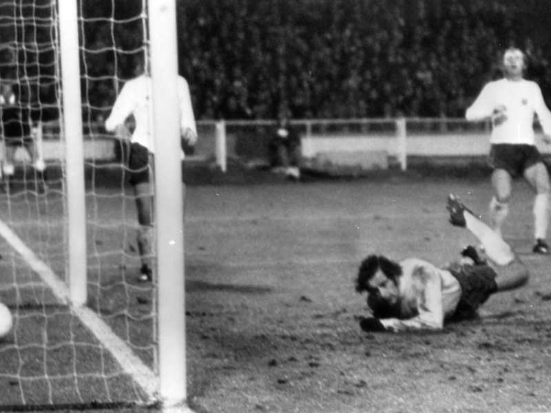 Il gol di Fabio Capello (fuori dall&rsquo;immagine) che cinquant&rsquo;anni fa regal&ograve; all&rsquo;Italia la prima storica vittoria contro l&rsquo;Inghilterra in casa loro (foto Ansa)<br /><br />
