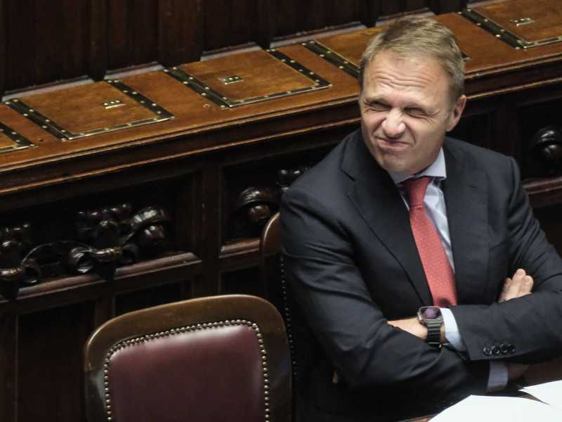Patria, mestolo e divieti. La "cucina" legislativa di Lollobrigida
