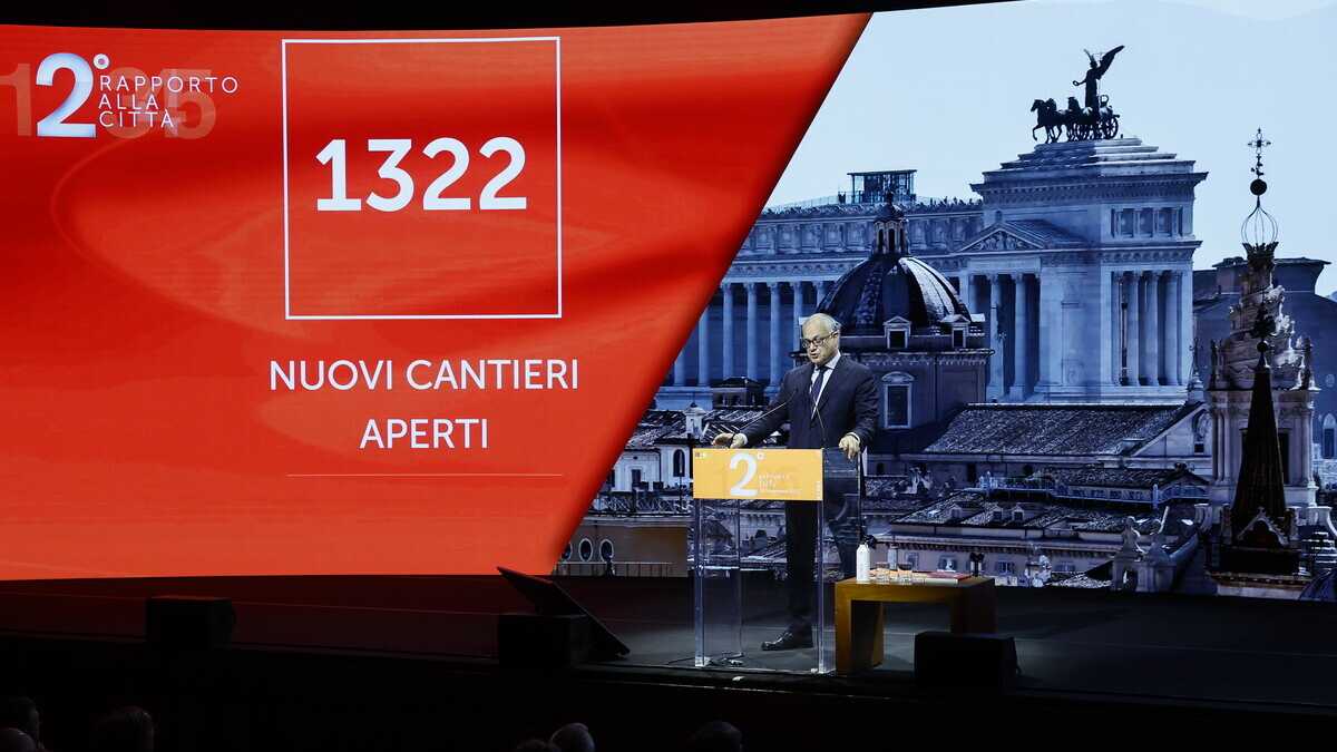 Immagine di Le sorprese di Gualtieri: riapre la metro A e l'albero di Natale si sposta a piazza del Popolo