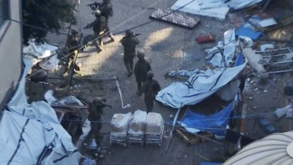 Immagine di Israele cerca la base di Hamas sotto l’ospedale al collasso. Ma la caccia al capo guarda a sud