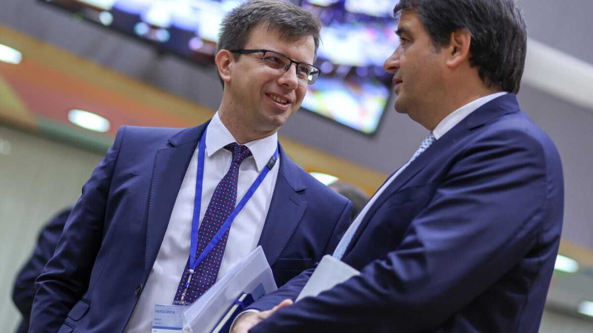 Immagine di Da Bari Fitto difende la revisione del Pnrr: “Nessun dissapore con le Regioni”