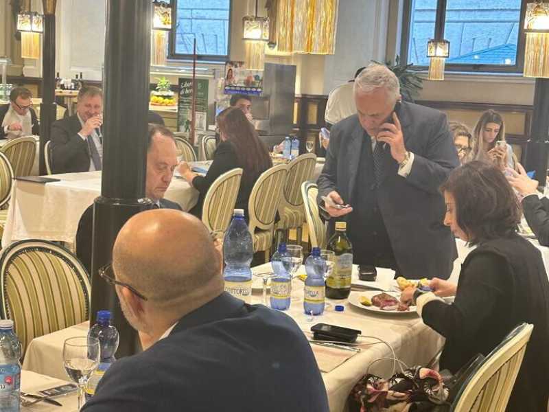 Lotito show al ristorante del Senato: “Ciria’, cambia sto emendamento”