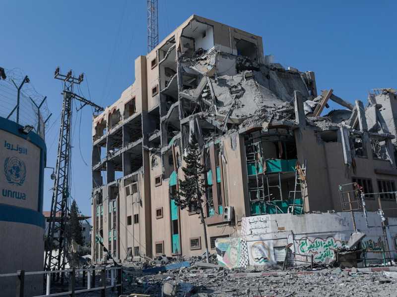  Quel che resta dell’Università islamica e del quartier generale dell’Unrwa a Gaza City, distrutti dai bombardamenti (foto Ansa)