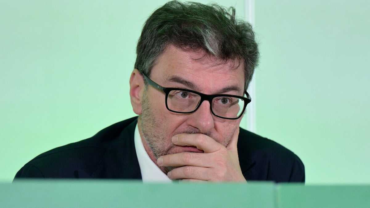 Immagine di Moody's rialza l'outlook e conferma il rating dell'Italia. Giorgetti: "Stiamo operando bene"