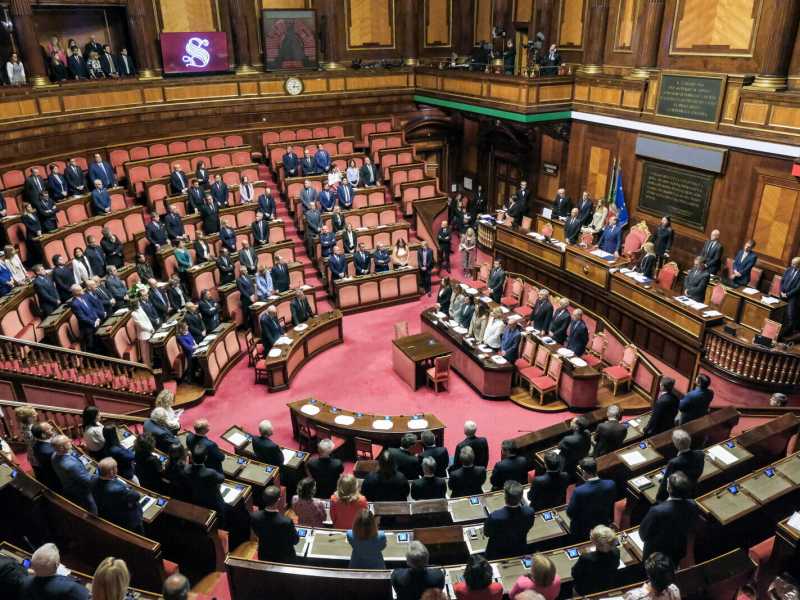 Pecetta d'Italia. Sanatorie, stabilizzazioni e altri emendamenti. Il dl Anticipi è il dl Lourdes