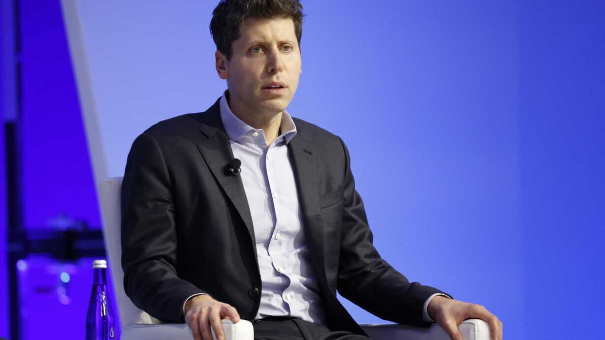 Immagine di Colpo di scena in OpenAI: Sam Altman torna alla guida della compagnia