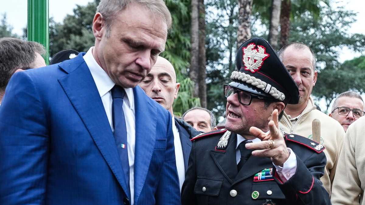Immagine di Le opposizioni attaccano Lollobrigida dopo il caso del Frecciarossa. Renzi: "Si dimetta". Pd: "Inaccettabile"