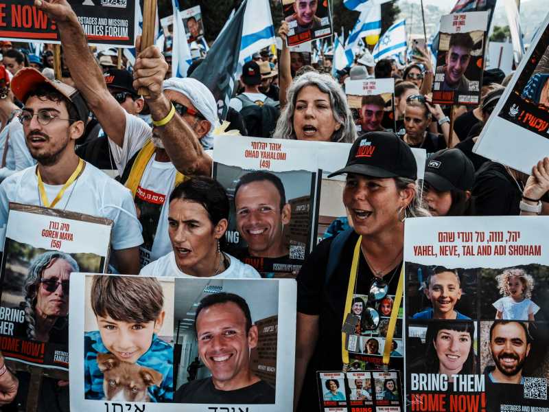 Pi&ugrave; di mille persone in marcia lungo l'autostrada da Tel Aviv a Gerusalemme, sabato 18 novembre 2023 (MARCUS YAM / LOS ANGELES TIMES)&nbsp;<br />
