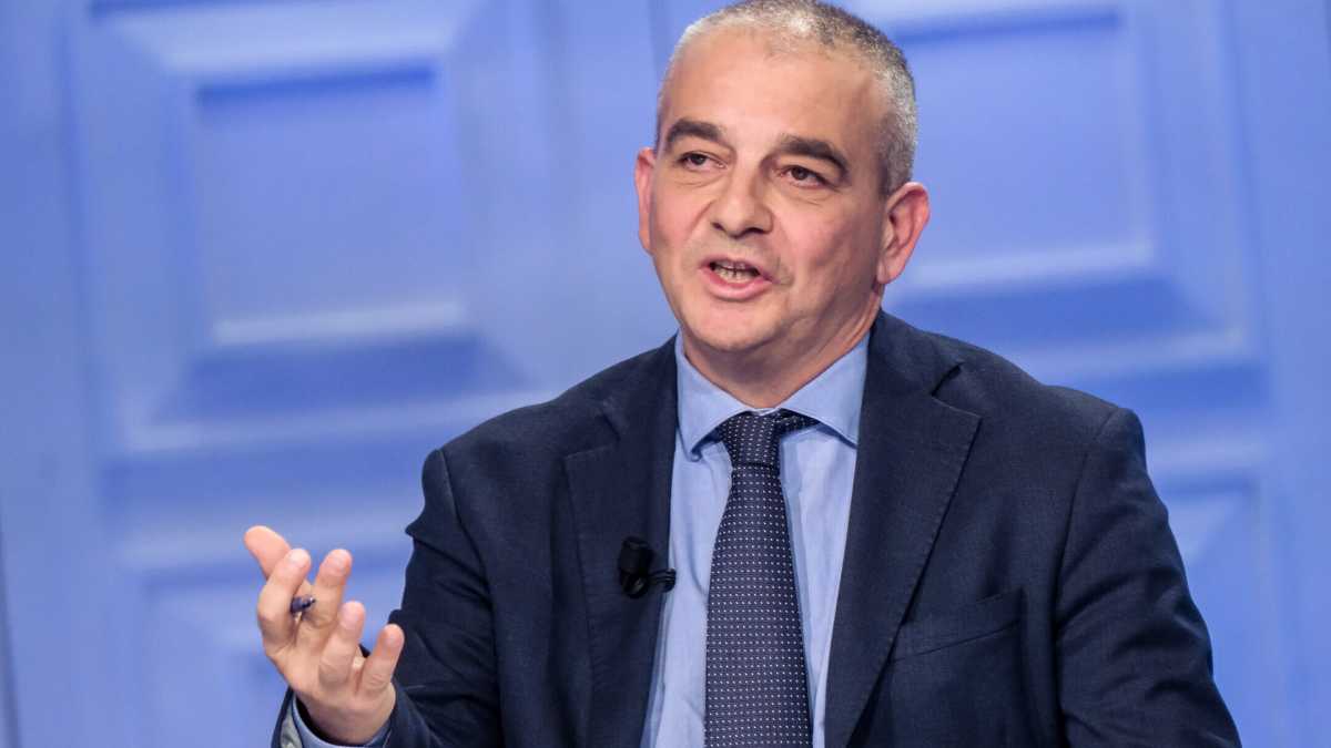 Immagine di Fazzolari: “Il Pd è sopravvissuto in Europa grazie a Francia e Germania. Noi le trattiamo da pari a pari”