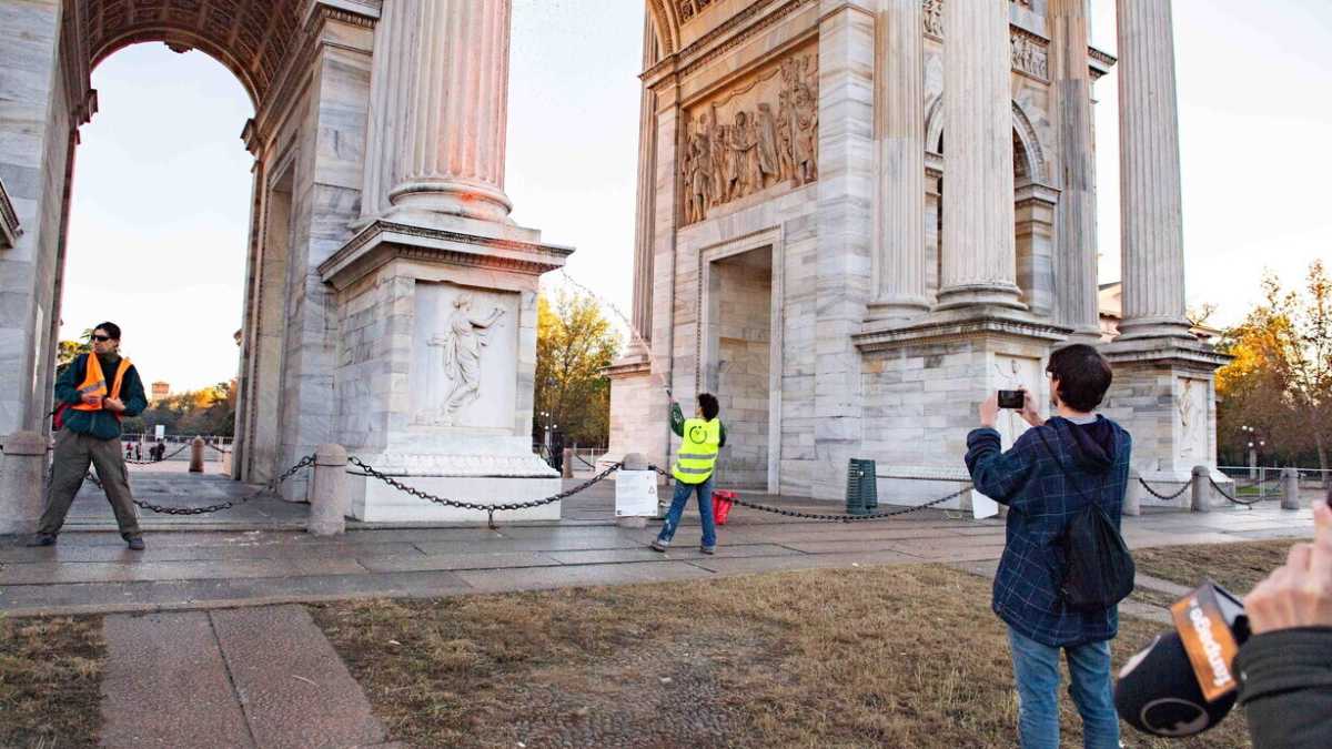 Immagine di Ultima Generazione non attira attenzione sul clima, ma sui monumenti dimenticati sì