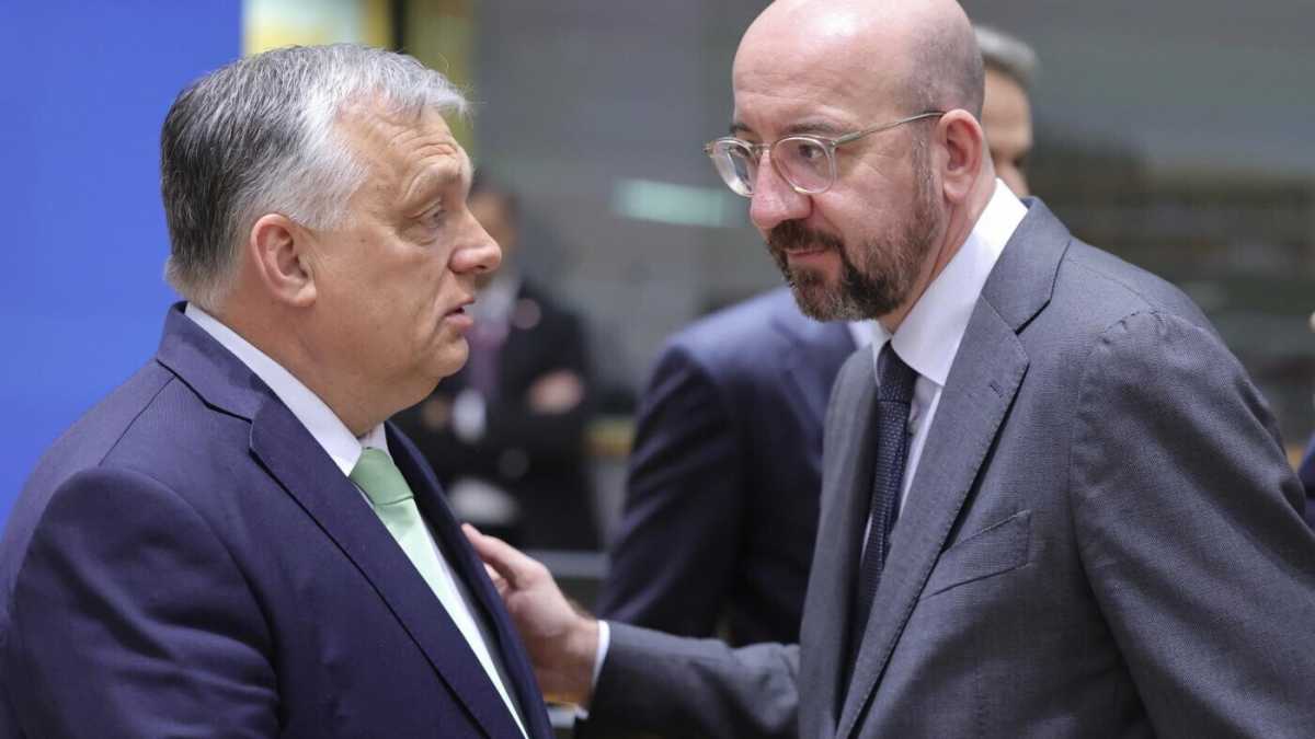 Immagine di Michel va da Orbán per provare a convincerlo a non spaccare l'Ue sugli aiuti a Kyiv