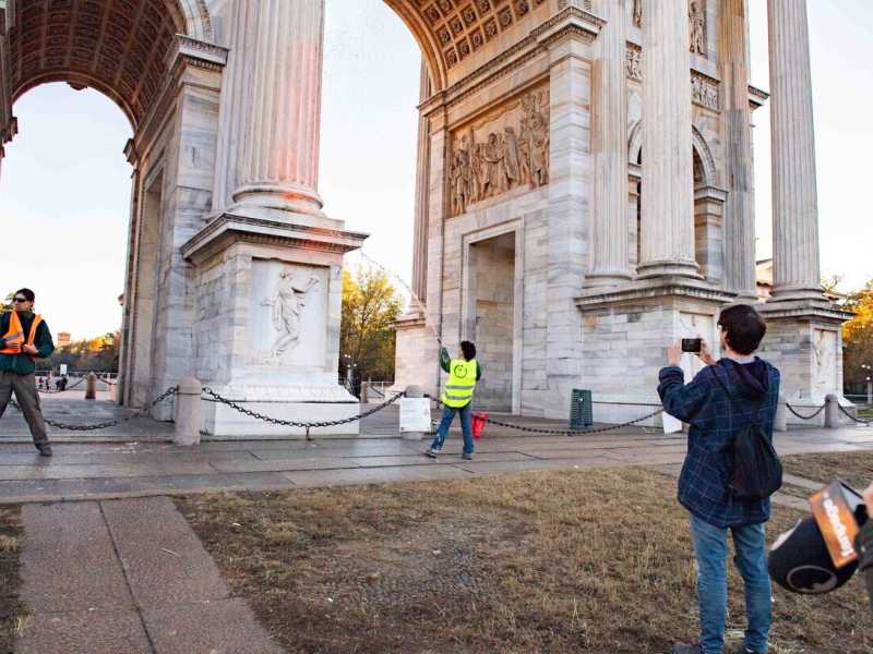 &nbsp;Arco della Pace a Milano dopo il blitz di Ultima Generazione - Foto Ansa