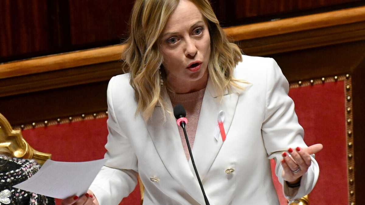 Immagine di Putin, l'euro, il blocco navale. Dalla lotta al governo: giravolte meloniane