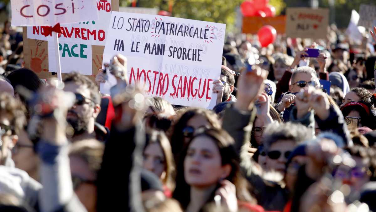 Immagine di Le femministe sono già scivolate a pagina 20 dei giornali