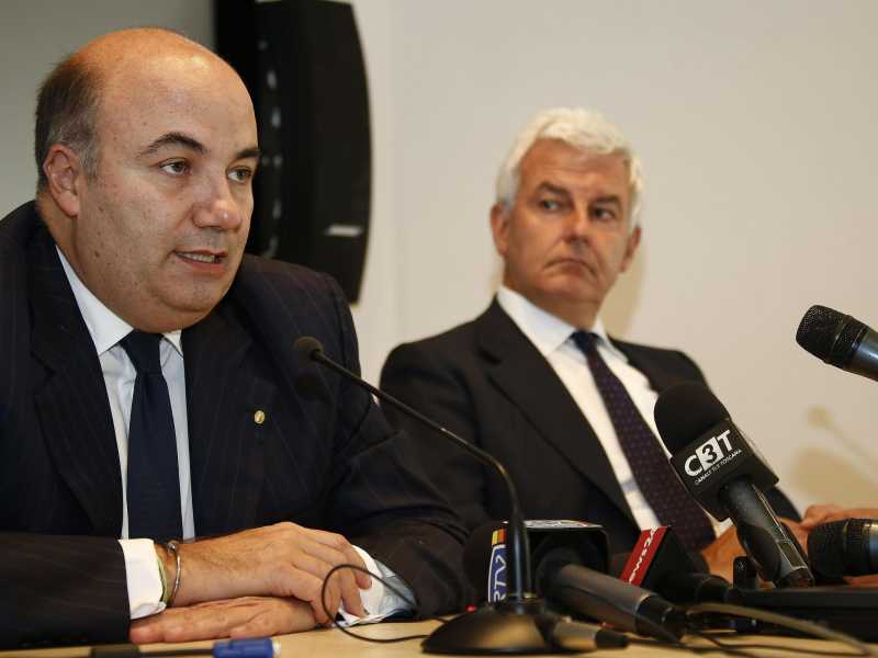 Fabrizio Viola, ad di Mps (a sinistra) e Alessandro Profumo, presidente Mps durante l'assemblea degli azionisti del 2014 (Ansa/Fabio Di Pietro) <br />