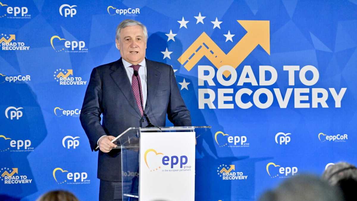 Immagine di La missione anti Sánchez di Tajani in Spagna