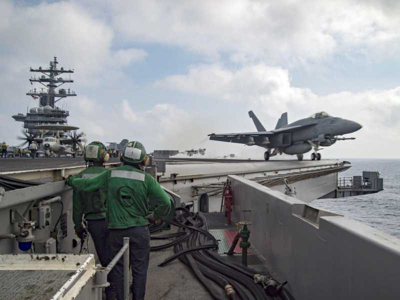 La USS Eisenhower (foto Ansa)
