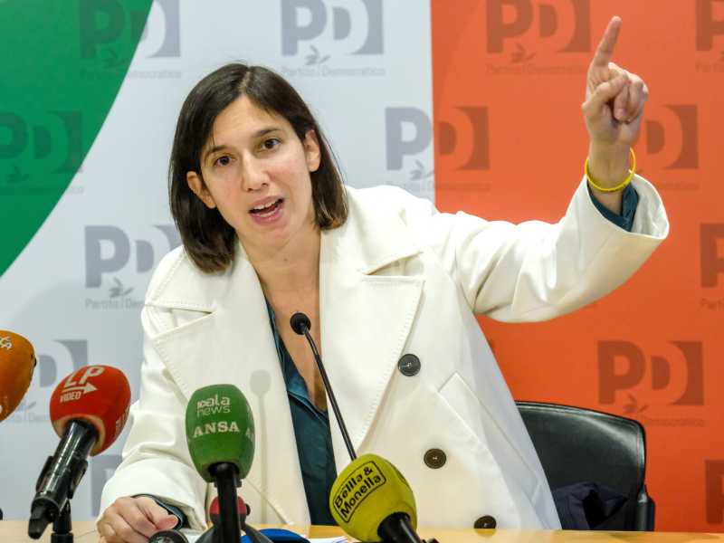 Schlein ora è tentata dall'invito di Meloni ad Atreju. Gentiloni "sella" l'Asinello