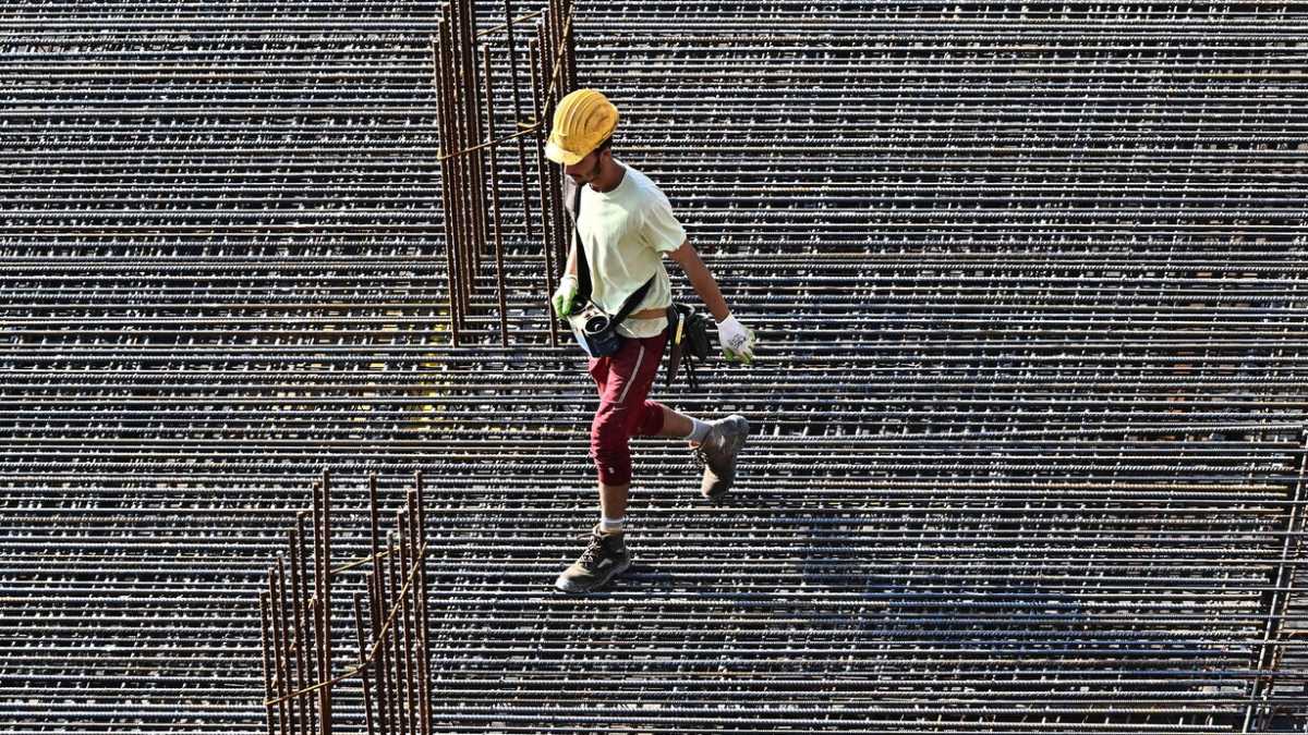 Immagine di Nuovo record di occupati in Italia: calano gli inattivi, aumentano i contratti stabili