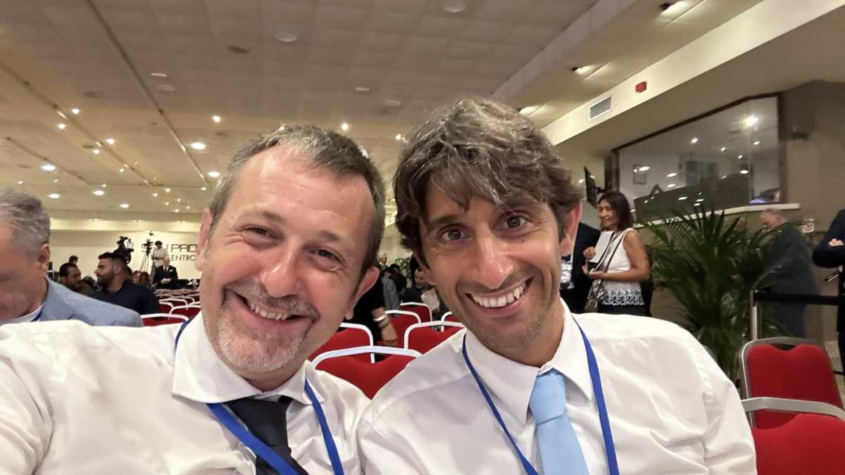 Immagine di Meloni blinda Delmastro. E Urso sfida i pm: "Dureremo: il popolo è con noi"