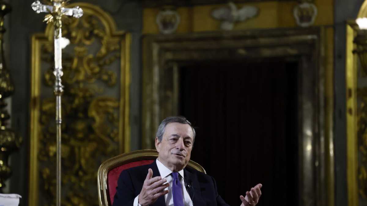 Immagine di Quando era Draghi. Torna insieme a Cazzullo, ma fa sbadigliare: "La Ue si faccia stato"