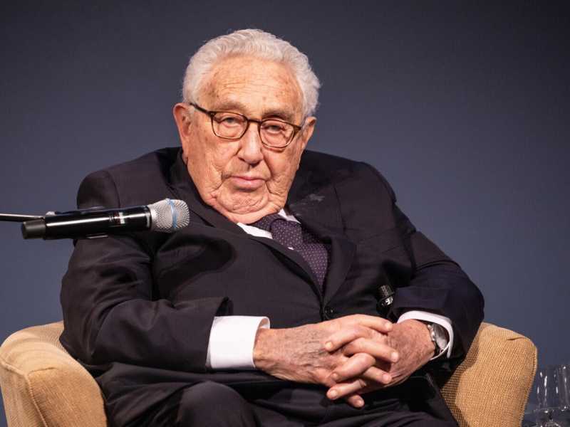 È morto Henry Kissinger, l’ex segretario di stato americano aveva 100 anni