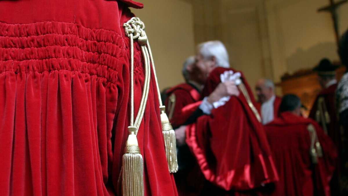 Immagine di La convinzione sbagliatissima e pericolosa di far rispettare la legge, anziché limitarsi ad applicarla