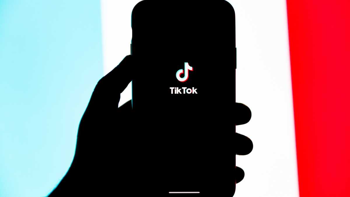 Immagine di Lacrime su TikTok, pagine di grazie in fondo alla tesi: la laurea emozionale