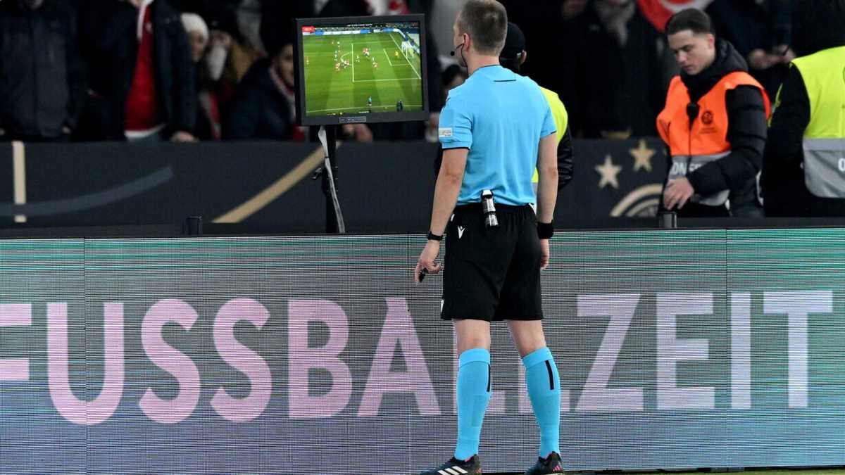Immagine di Basta rovinare il calcio con regole da Gioco dell’Oca