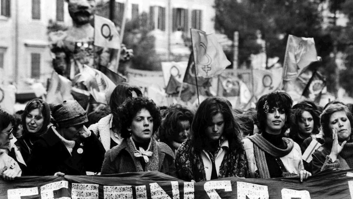 Immagine di Padri fiacchi e distratti, figli fragili e violenti. È la nostra non-società