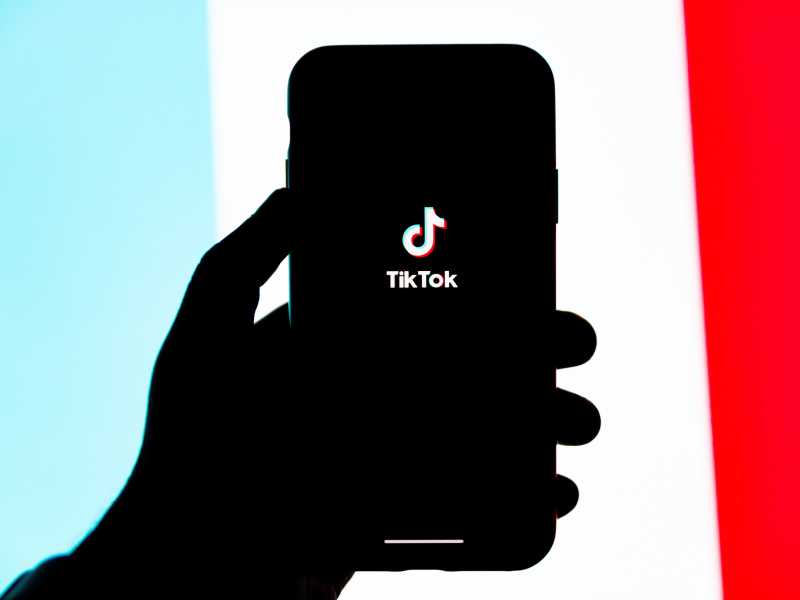 Lacrime su TikTok, pagine di grazie in fondo alla tesi: la laurea emozionale