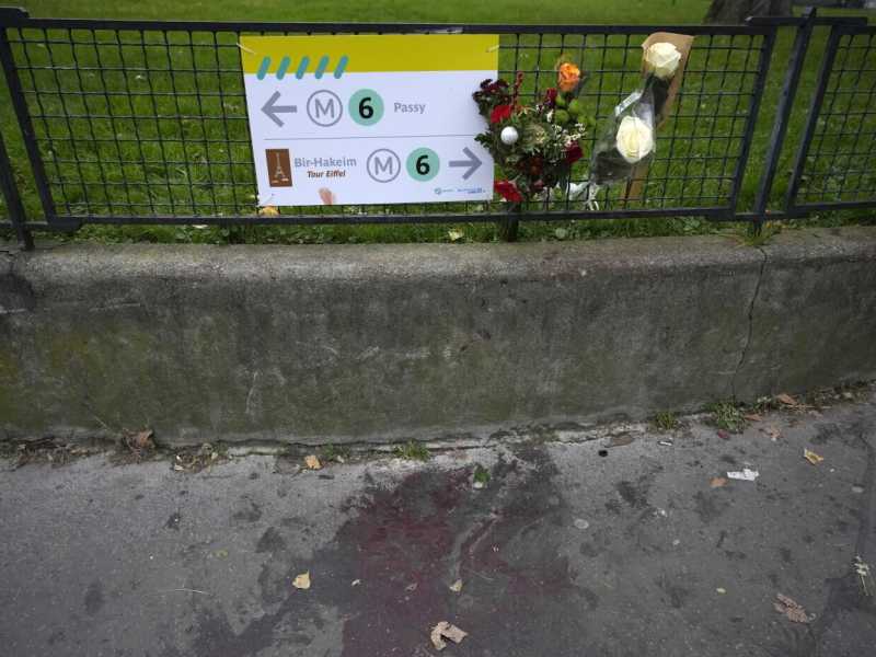 Parigi ripiomba nell’incubo del terrorismo islamista