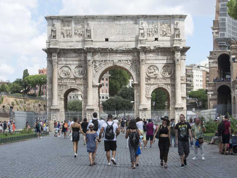 Bella e scombinata, globalizzata a modo suo, Roma funziona