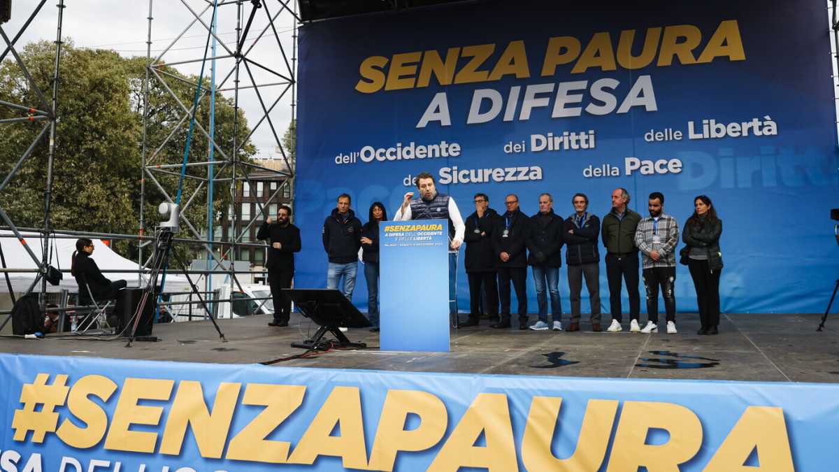 Immagine di Il Salvini Voltaire. Mescola pace, geopolitica e ribaltone: "Fascista chi odia Israele"