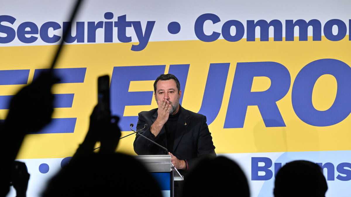 Immagine di Sovranisti a Firenze con la lista dei nemici