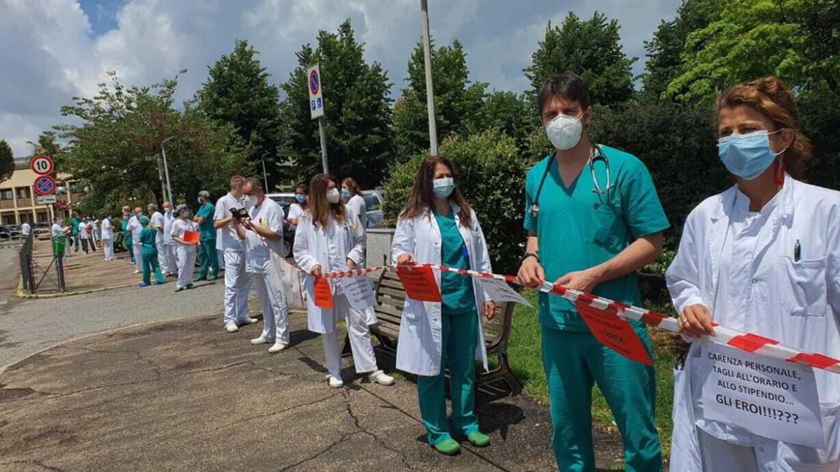 Immagine di L'85 per cento dei medici partecipa allo sciopero. A rischio un milione e mezzo di prestazioni