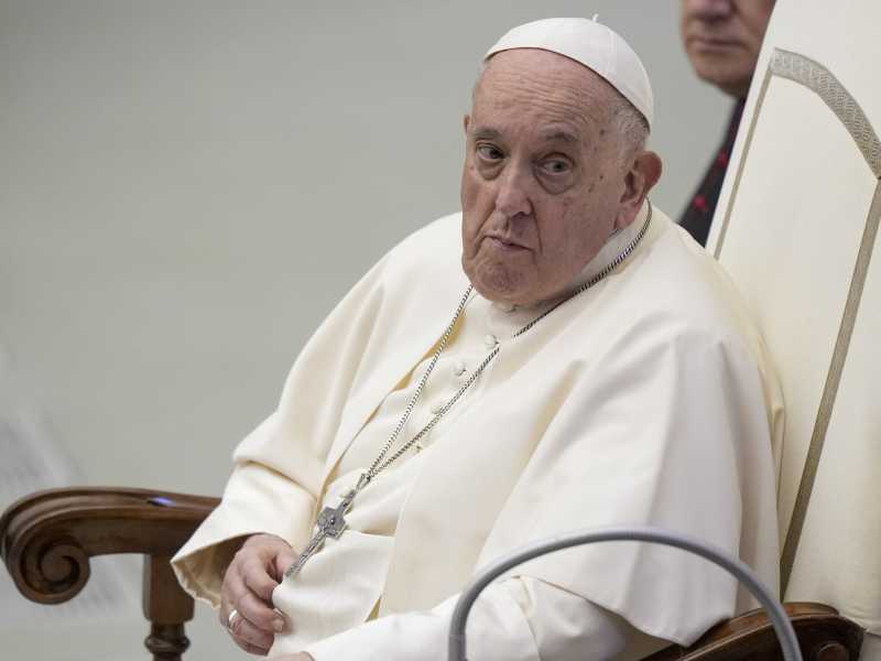 Il Papa re toglie casa e stipendio ai cardinali “divisivi”, ma il risultato sarà di dar fuoco alle polveri