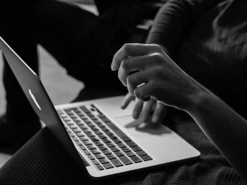 (foto di&nbsp;Sergey Zolkin su Unsplash)<br />