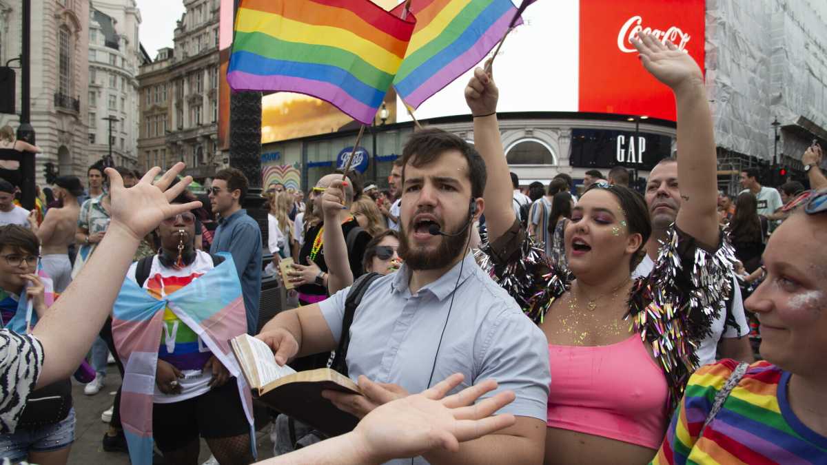 Immagine di Evviva la “Bibbia queer”