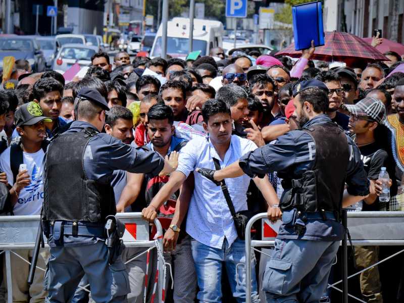 Immigrati e lavoro: basta click day, aprire i flussi