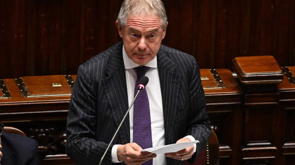 Immagine di Qualcuno aiuti Adolfo Urso