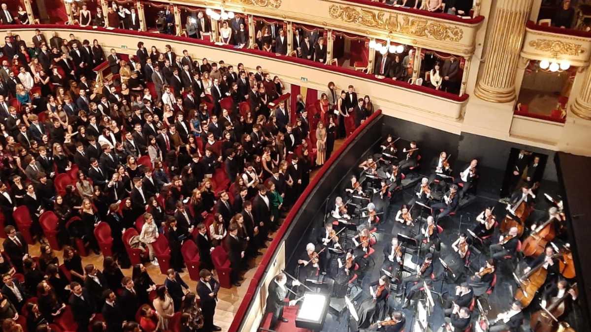 Immagine di Carrellata di inciampi antichi e nervosismi recenti alle prime della Scala