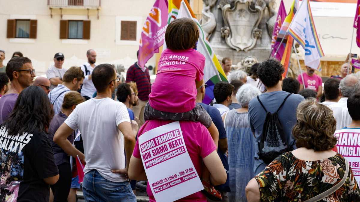 Immagine di La resistenza all’utero in affitto si fa anche su Tik Tok. Il caso di Olivia Maurel