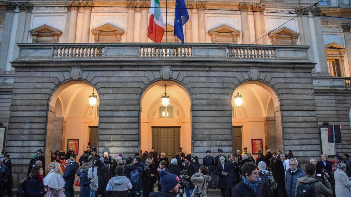 Immagine di La Scala più piccola e provinciale che ci sia capitato di vedere