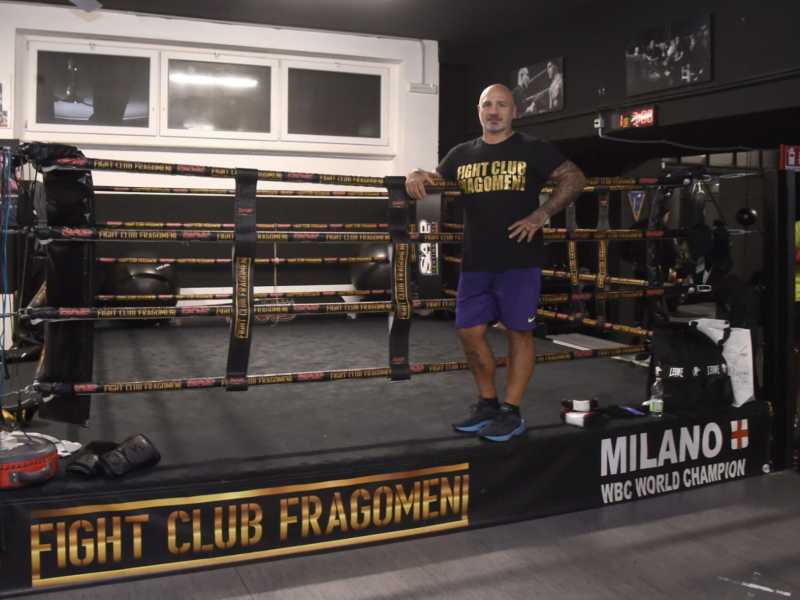  Giacobbe Fragomeni, già campione del mondo Wbc, nella sua palestra milanese (foto Bozzani)