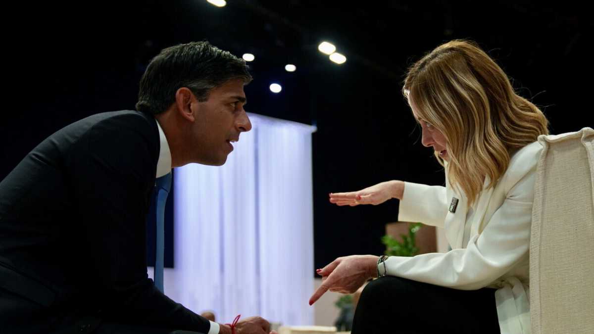 Immagine di Meloni ad Atreju tra Abascal e le assenze del Ppe. Possibile la presenza di Sunak