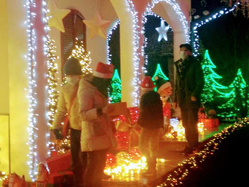 La casa di Babbo Natale a Melegnano (Milano) - foto Ansa 